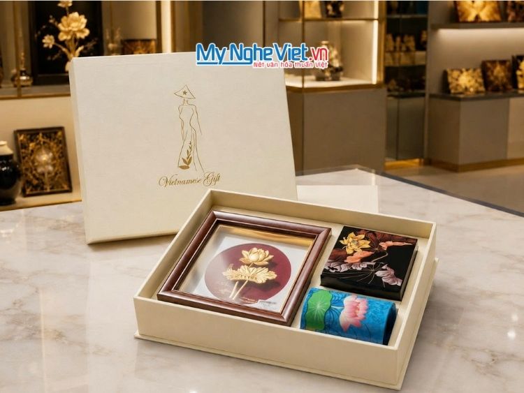 Set Quà Liên Hoa Phú Quý Tặng Bạn/Khách Hàng -Tranh Đồng/ Đế Lót Ly & Cắm Bút CBQT006