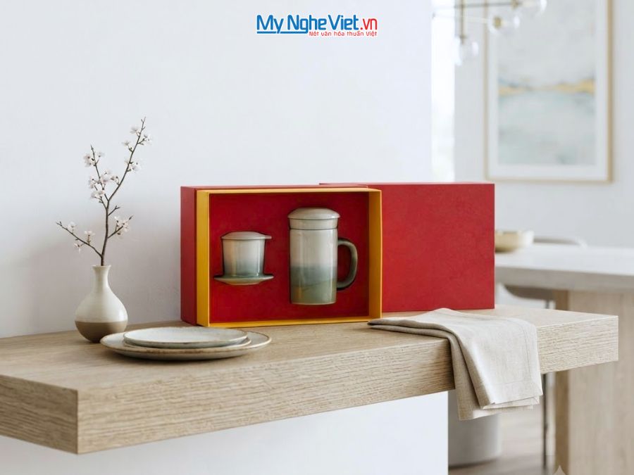 Set Quà Tặng Phin Cà Phê Và Ly Lọc Trà Gốm Màu Trắng CBCFV002-11