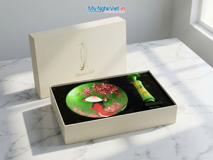  Set Quà Tặng Tranh Đĩa Và Tượng Cô Gái Áo Dài Hoa Đào CBQT005.1