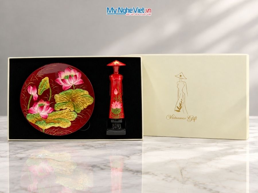  Set Quà Tặng Tranh Đĩa Và Tượng Cô Gái Áo Dài Hoa Sen Cao Cấp CBQT005.3