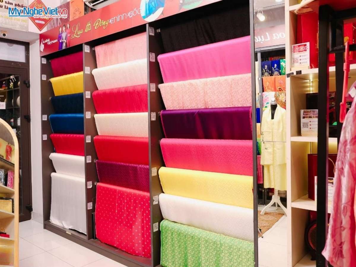 Vải Lụa Hà Đông Họa Tiết Hoa Cúc 70% Tơ Tằm Khổ 90cm MNV-LHD17-3.7