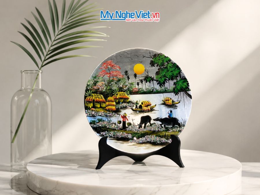 Tranh Đĩa Sơn Mài Đồng Quê Dát Bạc D35cm MNV-TSMD356-1