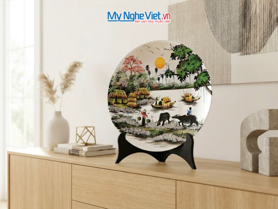 Tranh Đĩa Sơn Mài Đồng Quê Dát Bạc D35cm MNV-TSMD356-1