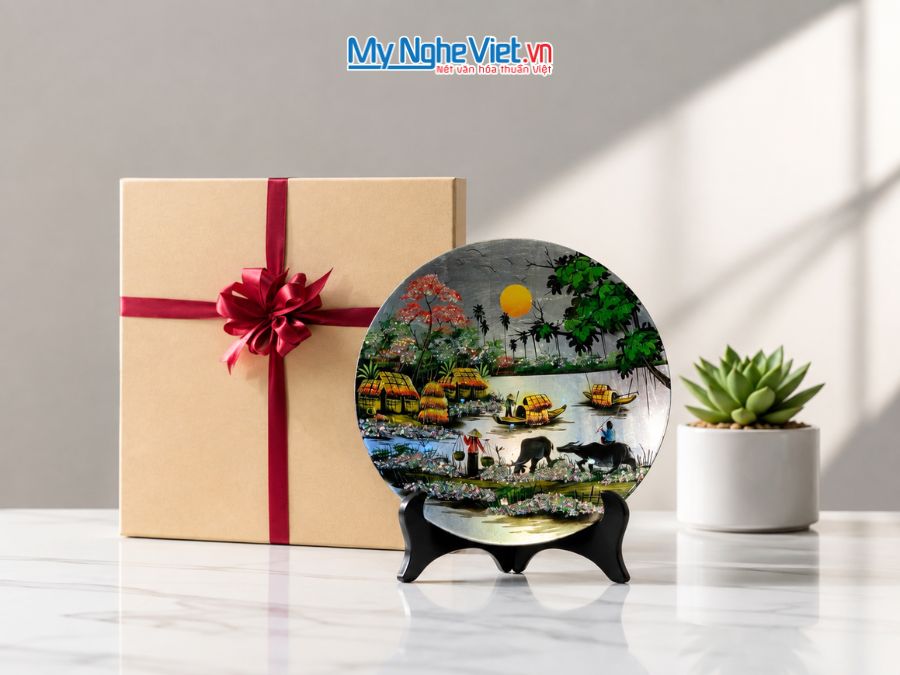 Tranh Đĩa Sơn Mài Đồng Quê Dát Bạc D35cm MNV-TSMD356-1
