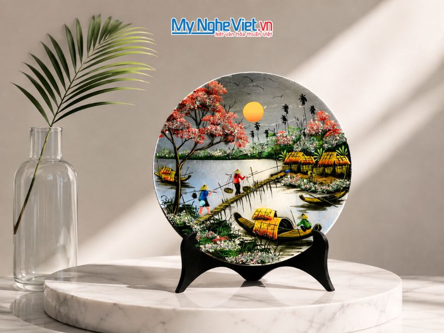Tranh Đĩa Sơn Mài Đồng Quê Dát Bạc D35cm MNV-TSMD356-1.4