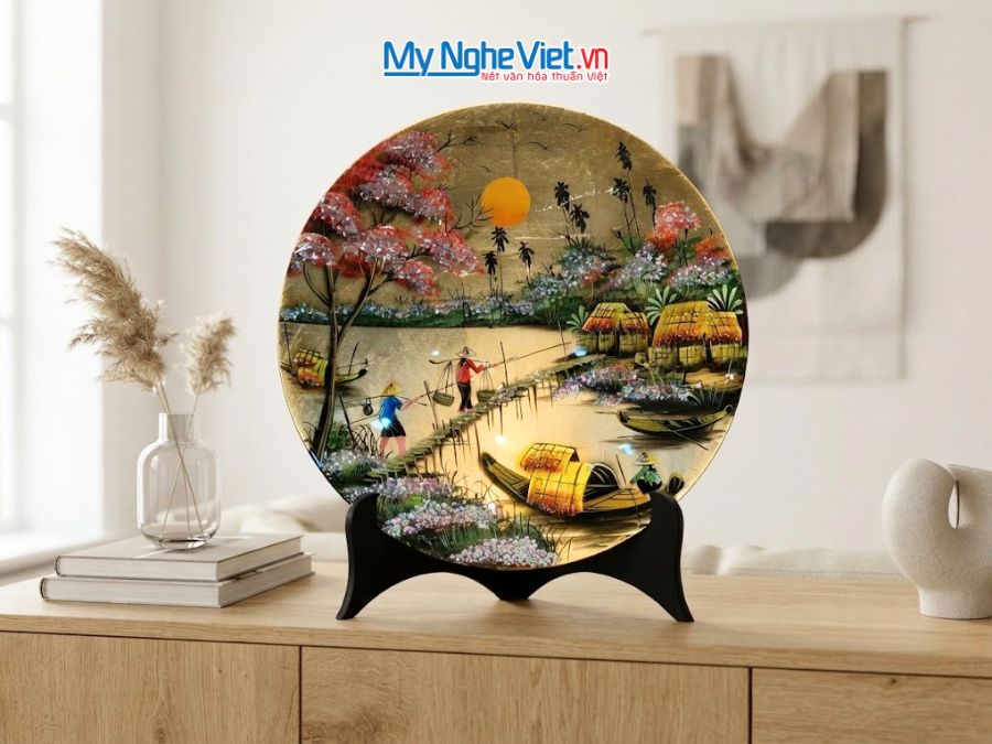 Tranh Đĩa Sơn Mài Đồng Quê Dát Bạc Nền Vàng D35cm MNV-TSMD356-1.2