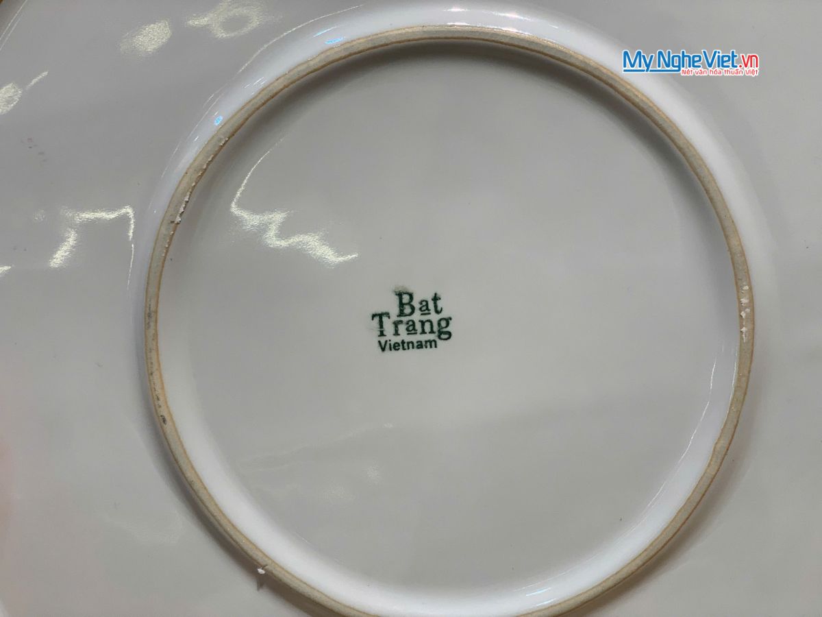 Tranh Đĩa Gốm Bát Tràng Hoa Sen Đắp Nổi Màu Trắng D28cm MNV-TDS1.2
