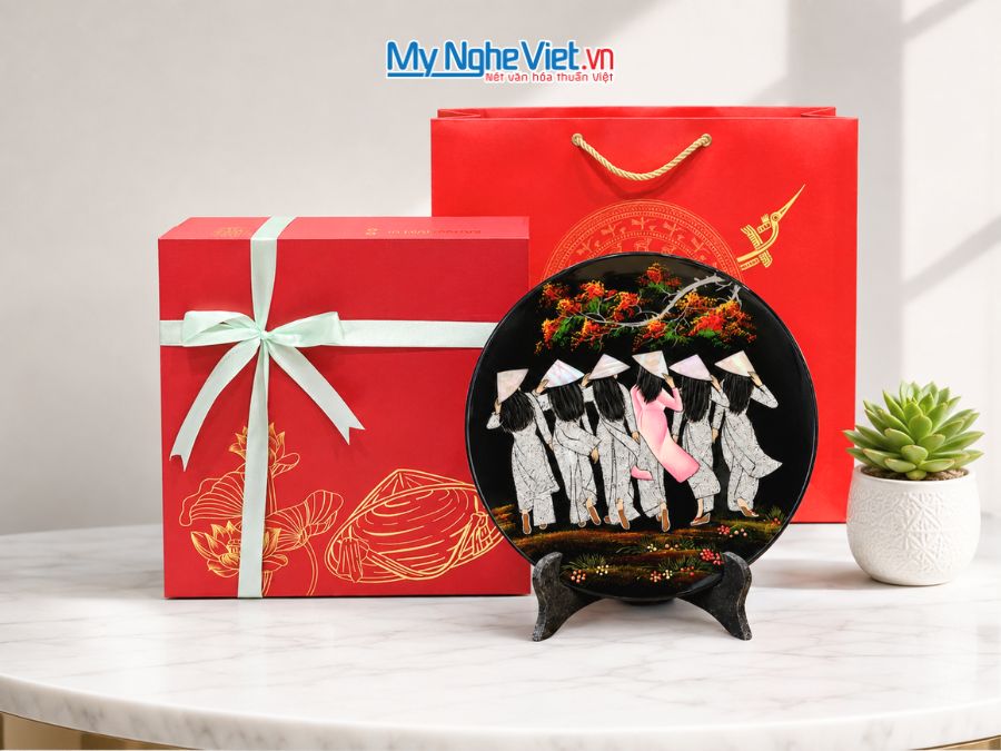 Tranh đĩa sơn mài cô gái áo dài cẩn trứng cao cấp D30cm TD25-Q