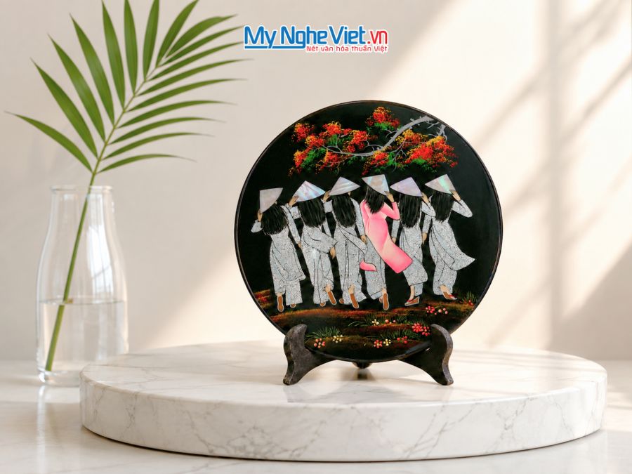 Tranh đĩa sơn mài cô gái áo dài cẩn trứng cao cấp D30cm TD25-Q
