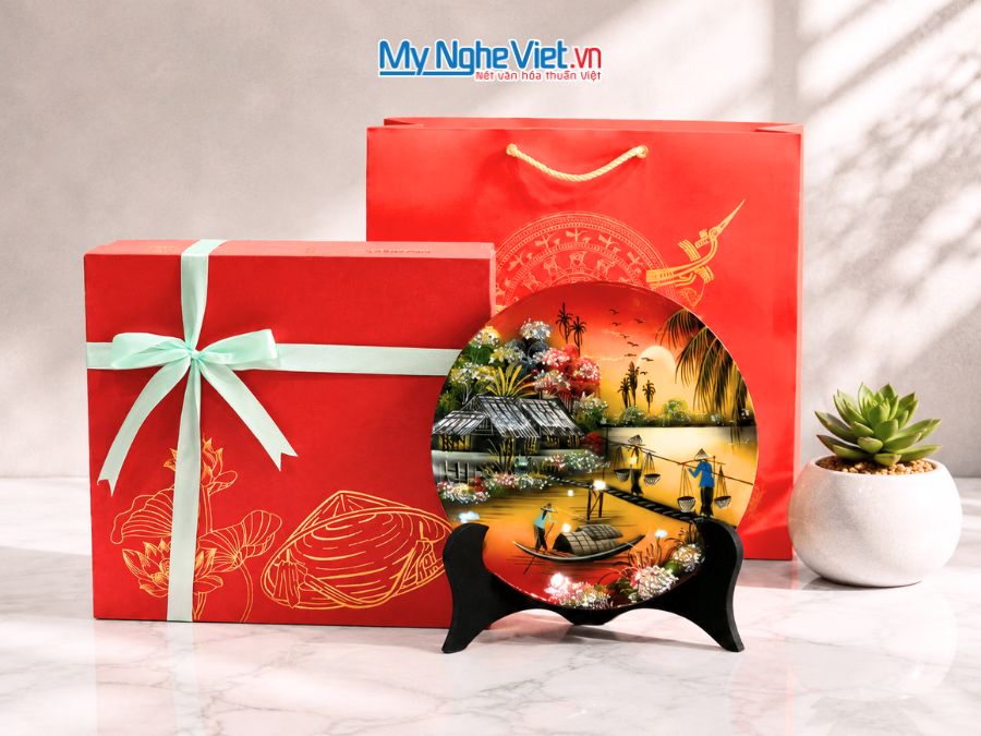 Tranh Đĩa Sơn Mài Đồng Quê Màu Đỏ D25cm TD25-2.3