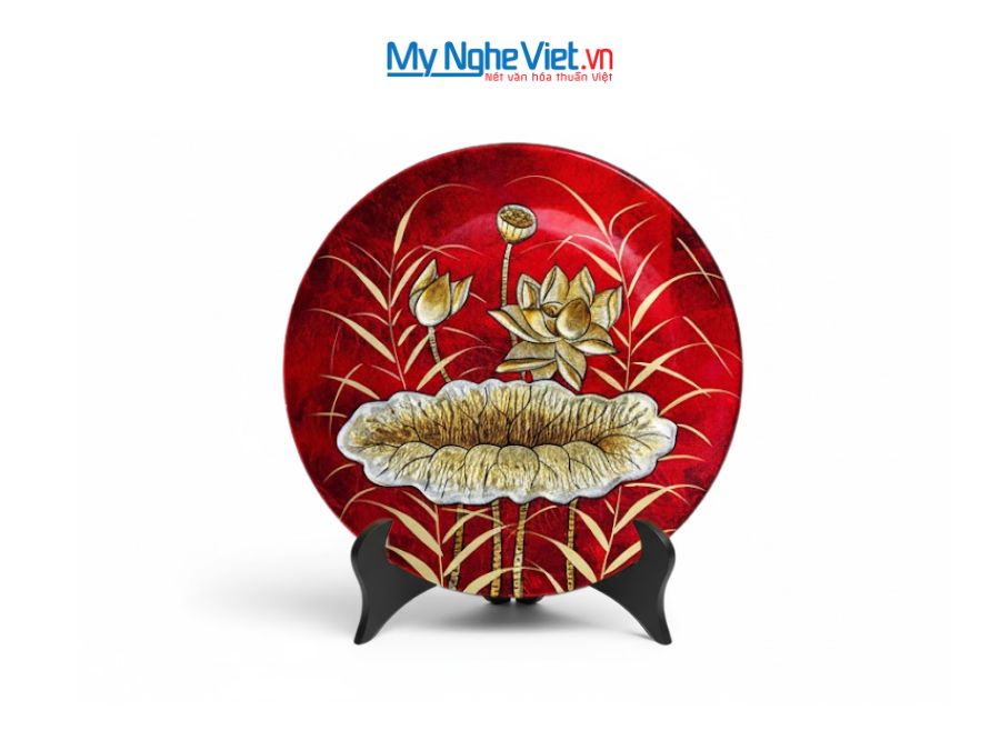 Tranh Đĩa Sơn Mài Hoa Sen Đắp Nổi Nền Đỏ D25cm TD25V.1