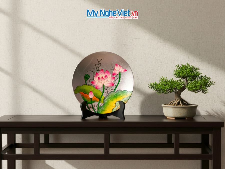 Tranh Đĩa Sơn Mài Hoa Sen Dát Bạc D25cm TD25-TBL13