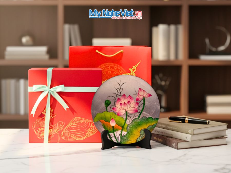 Tranh Đĩa Sơn Mài Hoa Sen Dát Bạc D25cm TD25-TBL13