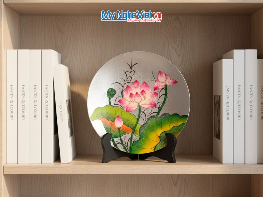 Tranh Đĩa Sơn Mài Hoa Sen Dát Bạc D25cm TD25-TBL13