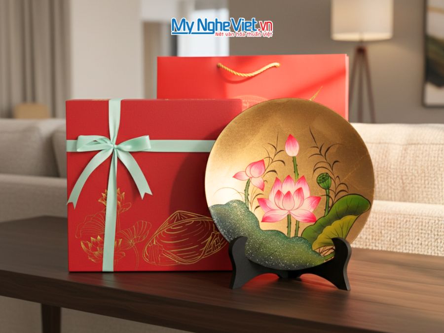 Tranh Đĩa Sơn Mài Hoa Sen Nền Vàng Nhiều Mẫu D25cm TD25-TBL14