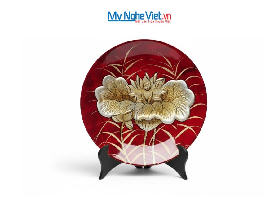 Tranh Đĩa Sơn Mài Hoa Sen Đắp Nổi Nền Đỏ Nhiều Mẫu D30cm TD30SV/1