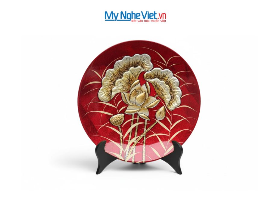 Tranh Đĩa Sơn Mài Hoa Sen Đắp Nổi Nền Đỏ Nhiều Mẫu D30cm TD30SV/1