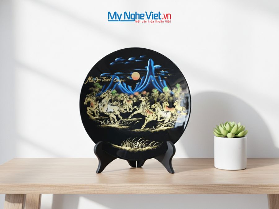 Tranh Đĩa Sơn Mài Mã Đáo Thành Công Đắp Nổi D35cm MNV-TD358