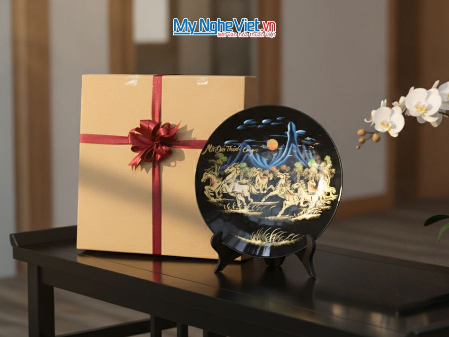 Tranh Đĩa Sơn Mài Mã Đáo Thành Công Đắp Nổi D35cm MNV-TD358