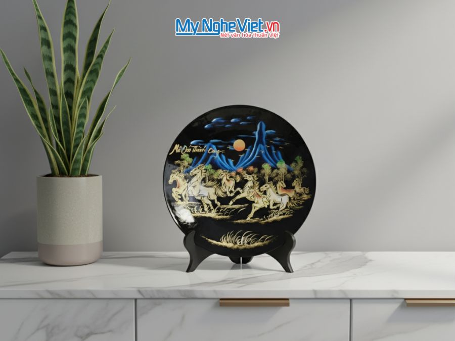 Tranh Đĩa Sơn Mài Mã Đáo Thành Công Đắp Nổi D35cm MNV-TD358