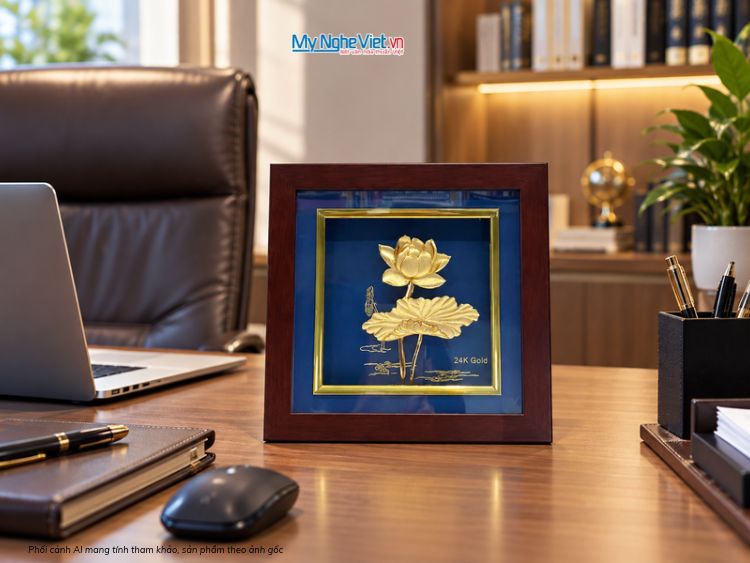  Tranh Hoa Sen Dát Vàng 24k Nền Xanh Để Bàn 20x20cm - MNVHD04.2