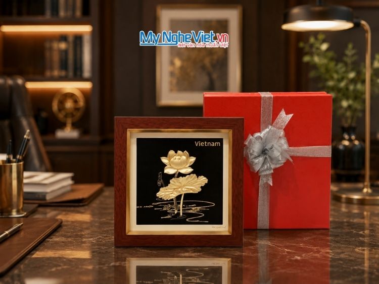 Tranh Đồng Dát Vàng Hoa Sen Việt Nam Mạ Vàng 24K (20x20cm) MNVHD04.2.1