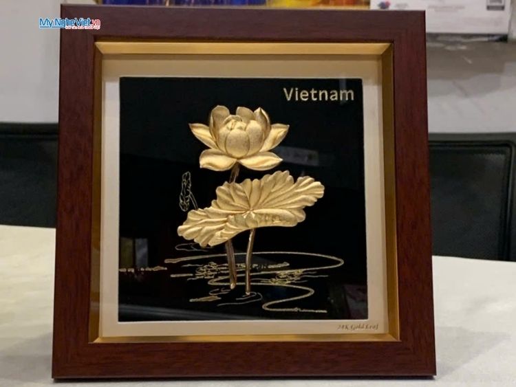 Tranh Đồng Dát Vàng Hoa Sen Việt Nam Mạ Vàng 24K (20x20cm) MNVHD04.2.1
