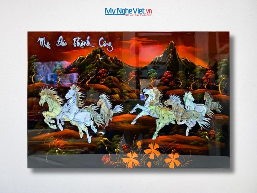 Tranh Sơn Mài Mã Đáo Thành Công Cẩn Ốc Nền Ấm 40x60cm TSM468-1