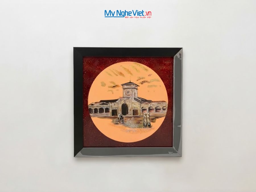 Tranh sơn mài Chợ Bến Thành 35x35cm MNVTBL005