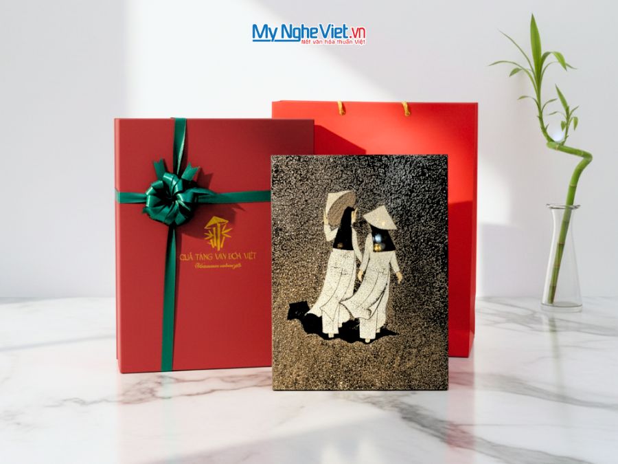 Tranh Sơn Mài Cô Gái Áo Dài Cẩn Vỏ Trứng 30x40cm TSM345.8