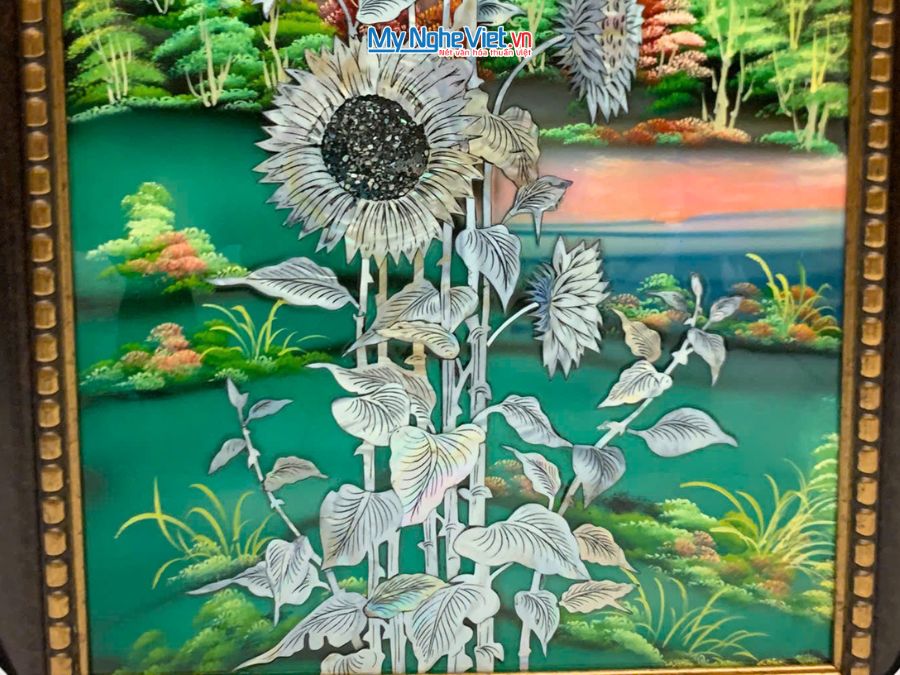 Tranh Sơn Mài Hoa Hướng Dương Cẩn Ốc Nền Xanh 54x74cm TSM571-1.16