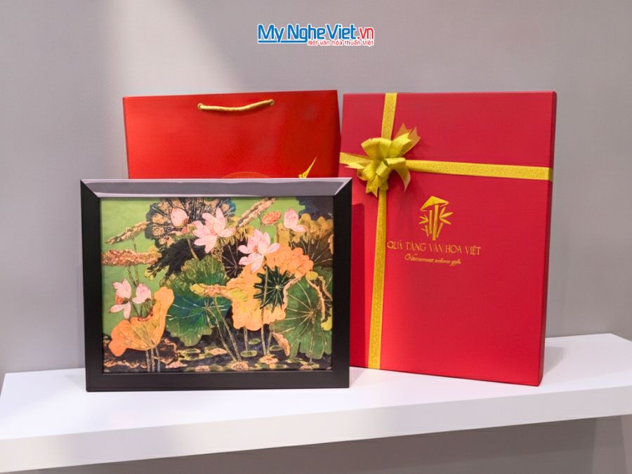 Tranh Sơn Mài Hoa Sen Vẽ Tay 35x45cm TSM3545-1.11