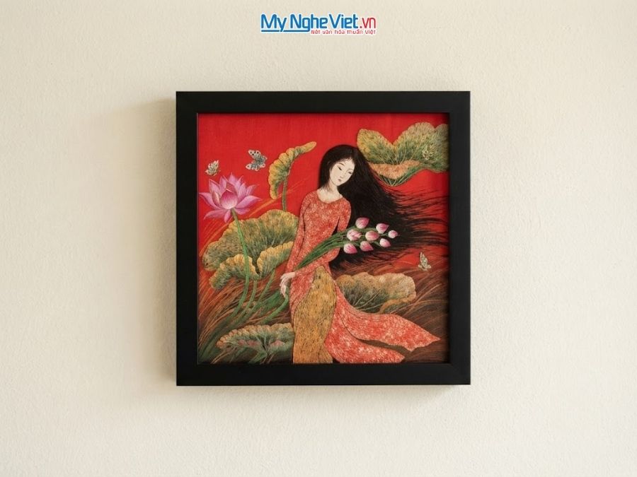 Tranh Sơn Mài Cô Gái Hoa Sen 35x35cm TBL019