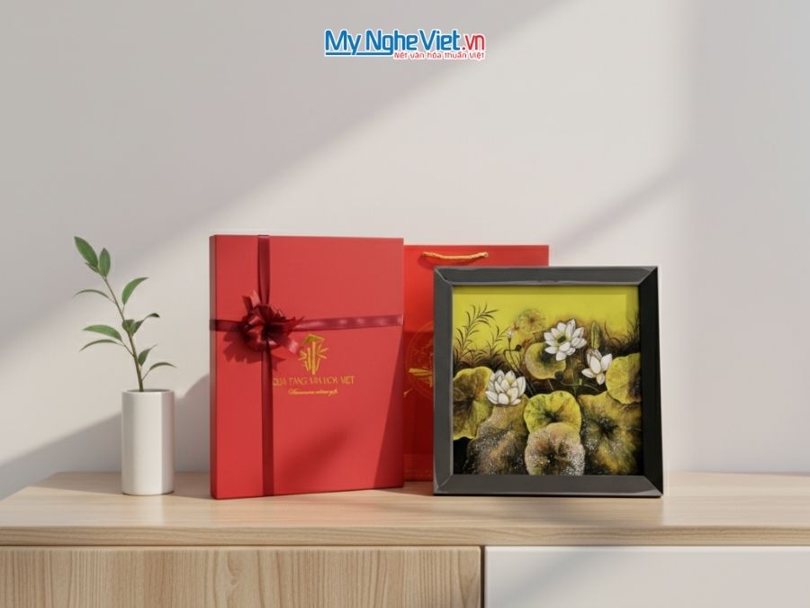 Tranh Sơn Mài Hoa Sen Cao Cấp Nền Xanh 35x35cm MNV-TSM3535/4