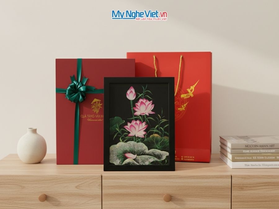 Tranh Sơn Mài Hoa Sen Nền Đen 35x45cm TSM3545-1.13