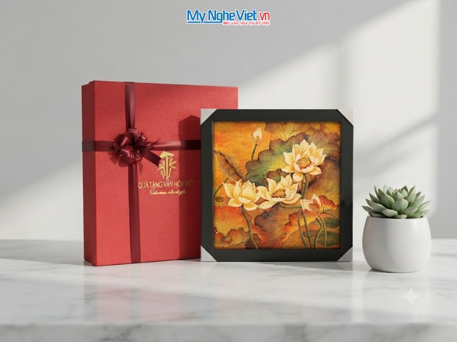 Tranh Sơn Mài Hoa Sen Nền Cam 35x35cm TBL018