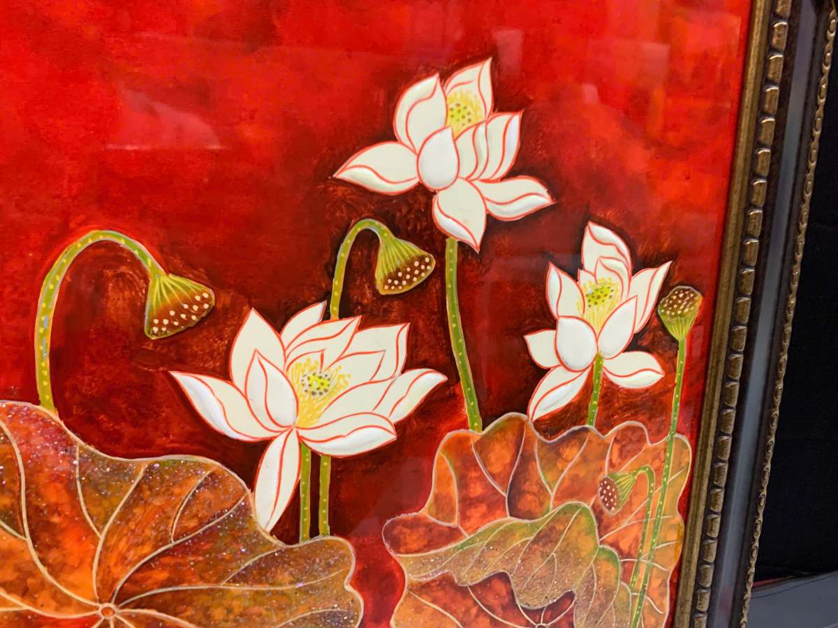Tranh sơn mài sen đắp nổi nền đỏ 40x60 có khung 54x74cm TSM571-1.14