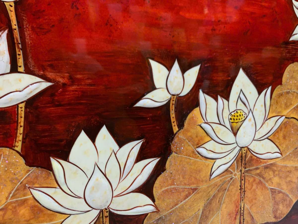 Tranh sơn mài sen đắp nổi nền đỏ 40x60 có khung 54x74cm TSM571-1.15
