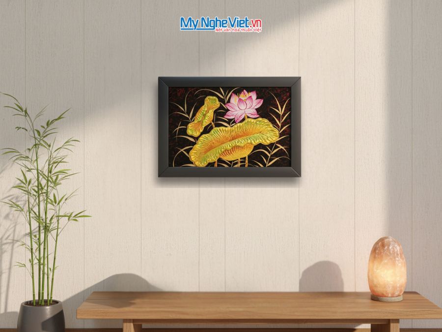 Tranh Sơn Mài Hoa Sen Nền Đen 25x35cm TSM23/1/khung