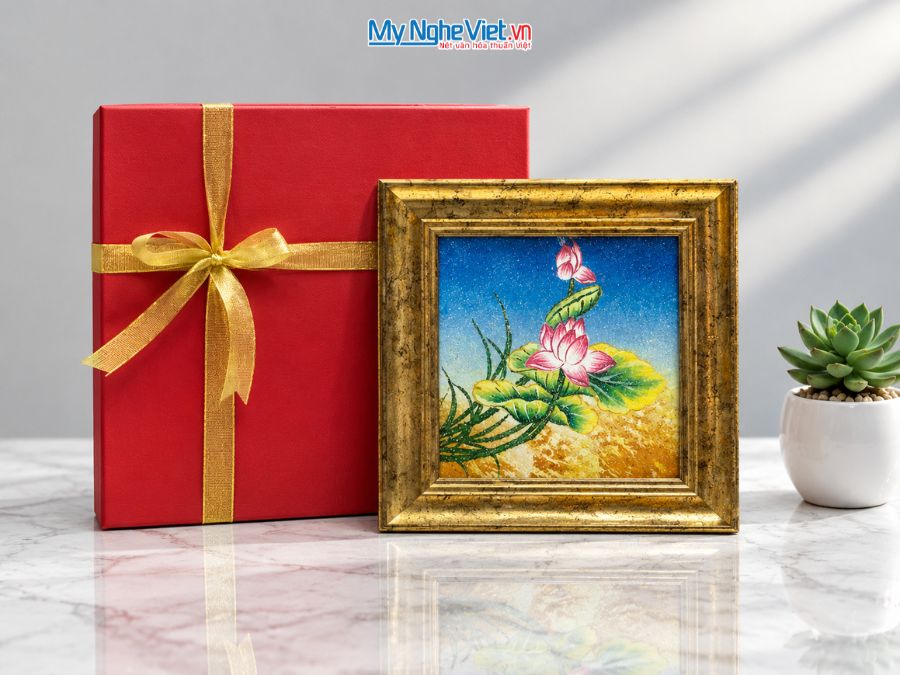 Tranh Sơn Mài Hoa Sen Cẩn Trứng Cao Cấp 28x28cm MNV-TSM300/1