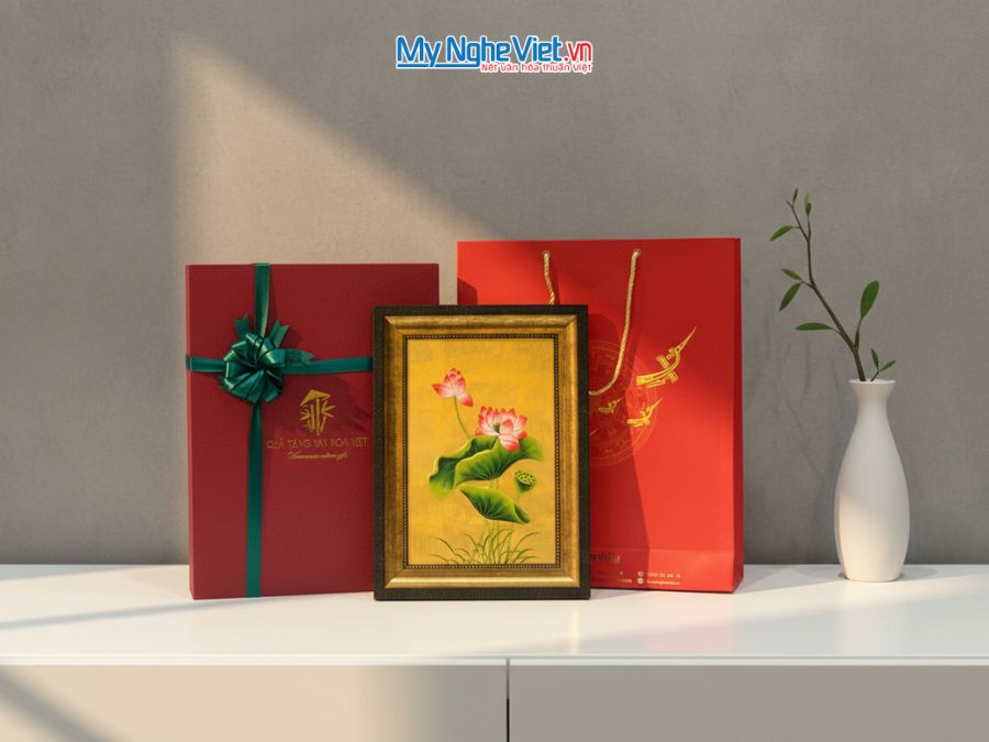 Tranh Sơn Mài Hoa Sen Nền Vàng Đắp Nổi Cao Cấp 28x38cm TSMDH2838-2