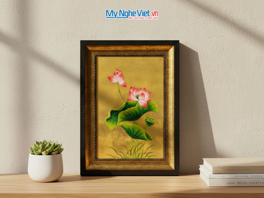 Tranh Sơn Mài Hoa Sen Nền Vàng Đắp Nổi Cao Cấp 28x38cm TSMDH2838-2