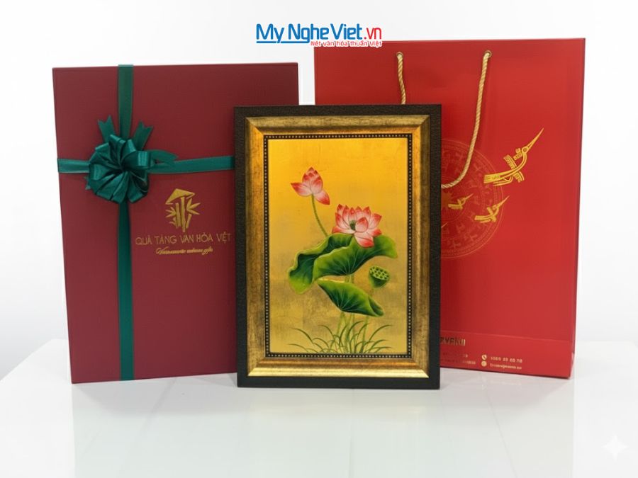 Tranh Sơn Mài Hoa Sen Nền Vàng Đắp Nổi Cao Cấp 28x38cm TSMDH2838-2