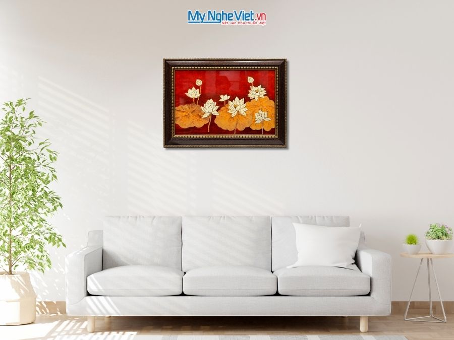Tranh Sơn Mài Hoa Sen Đắp Nổi Nền Đỏ 54x74cm TSM571-1.15