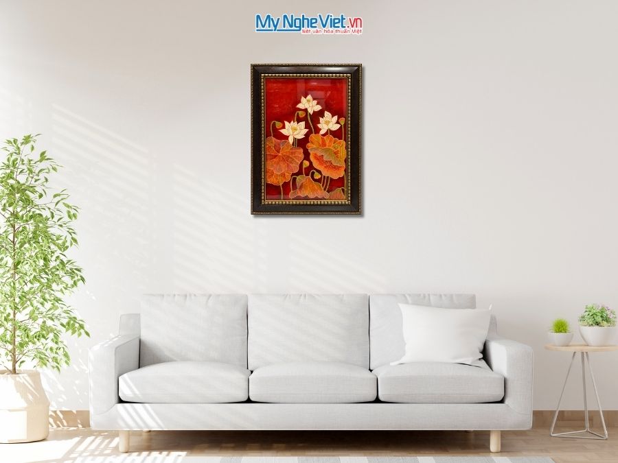 Tranh Sơn Mài Hoa Sen Đắp Nổi Nền Đỏ 54x74cm TSM571-1.8