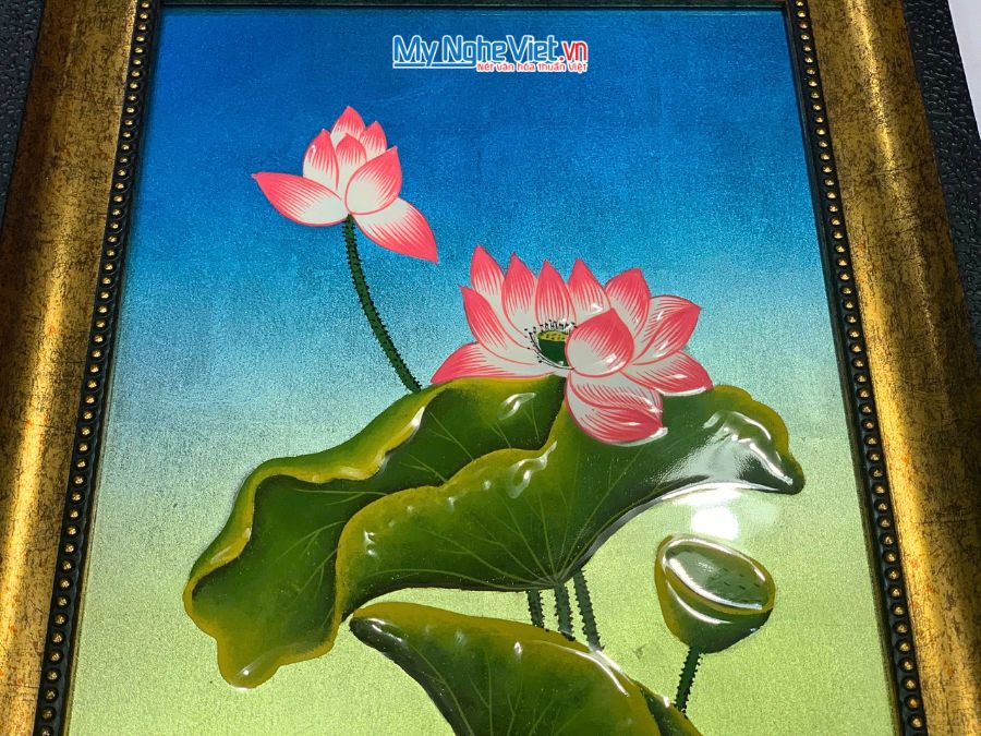 Tranh Sơn Mài Hoa Sen Nền Xanh Đắp Nổi Cao Cấp 28x38cm TSMDH2838-1.1