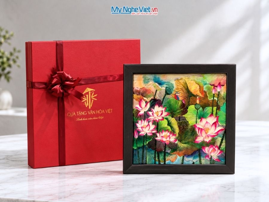 Tranh Sơn Mài Hoa Sen Hồng Vẽ Tay Nền Xanh 35x35cm MNV-TSM3535/7
