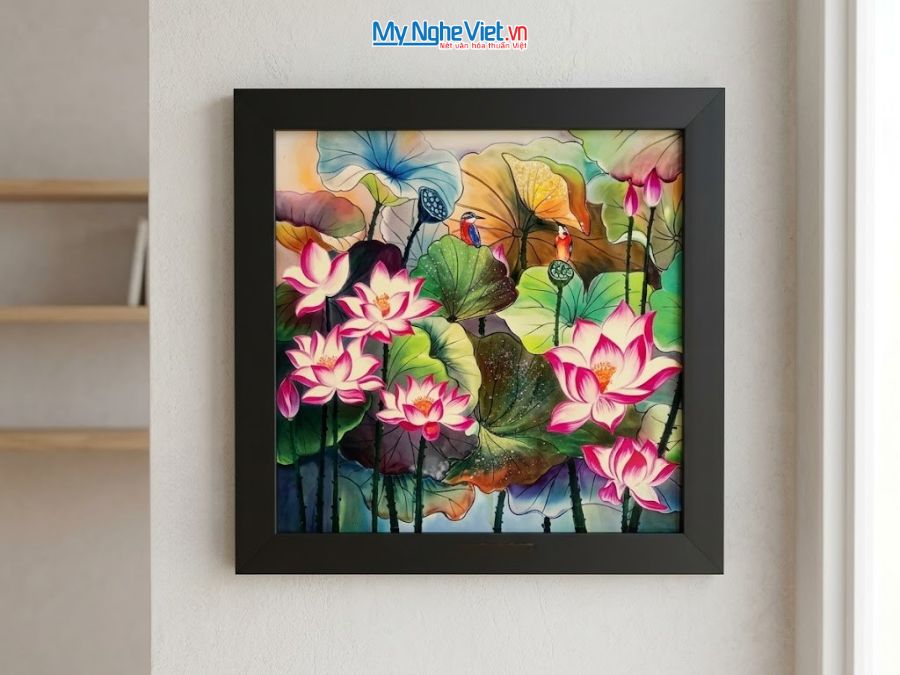 Tranh Sơn Mài Hoa Sen Hồng Vẽ Tay Nền Xanh 35x35cm MNV-TSM3535/7