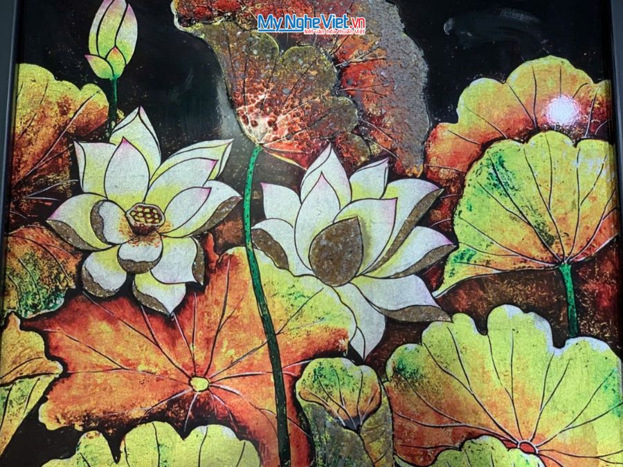Tranh Sơn Mài Hoa Sen Dát Bạc Nền Đen 35x35cm MNV-TSM3535/11