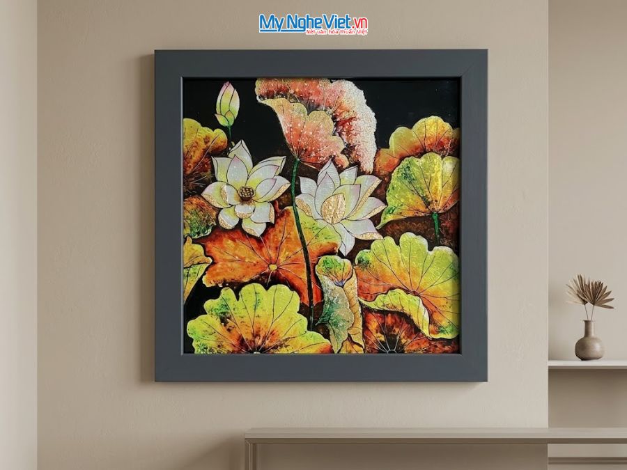 Tranh Sơn Mài Hoa Sen Dát Bạc Nền Đen 35x35cm MNV-TSM3535/11